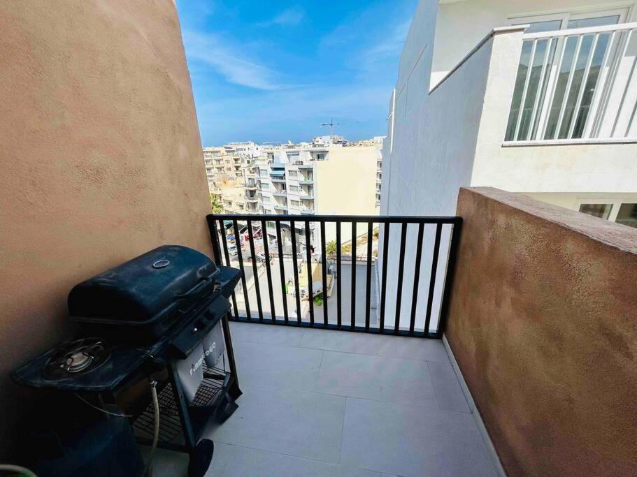 Duplex Whiskey Home 200M Away From The Sea And The Square St. Paul's Bay Ngoại thất bức ảnh