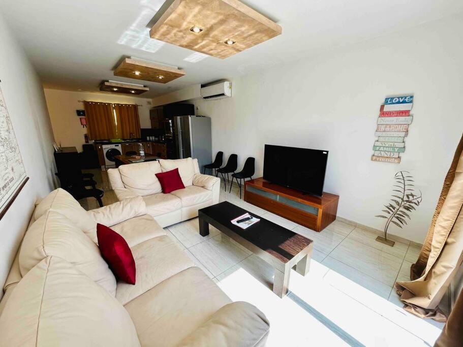 Duplex Whiskey Home 200M Away From The Sea And The Square St. Paul's Bay Ngoại thất bức ảnh